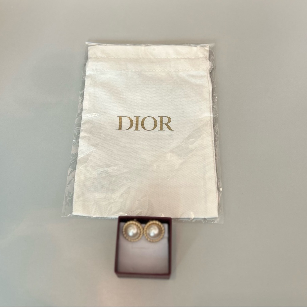 Dior Earrings - Picture 2 of 5